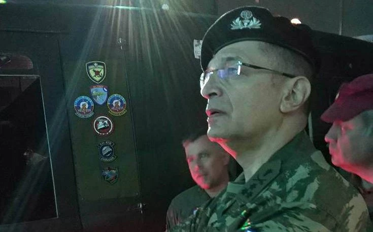 Επίσκεψη με νόημα: Στο αεροδρόμιο Μεγάρων ο αρχηγός του Γενικού Επιτελείου Στρατού